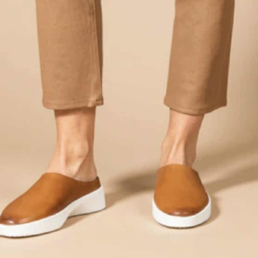 Wolf and Shepherd Cruise Mule Leather Honey | White (Slip On) 7.5 M / 9 W EUC